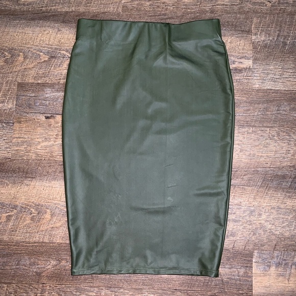 Revamped | Faux Leather Dark Green Skirt - Picture 3 of 6